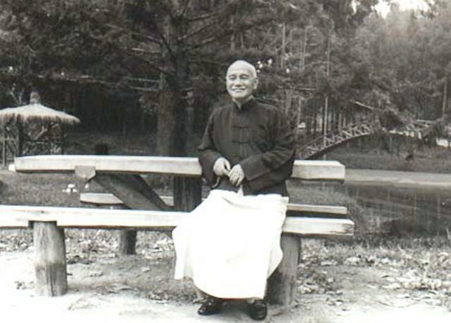 1975年蒋介石去世时，媒体是怎样报道的？