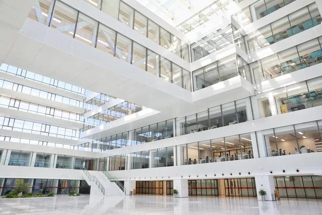 “蓝双双”上线！中建八局承建的京东总部2号楼启用