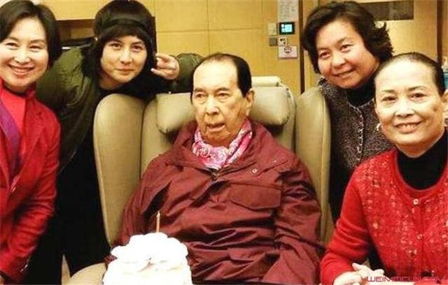 赌王二房蓝琼缨的出身（蓝琼缨几岁嫁赌王）