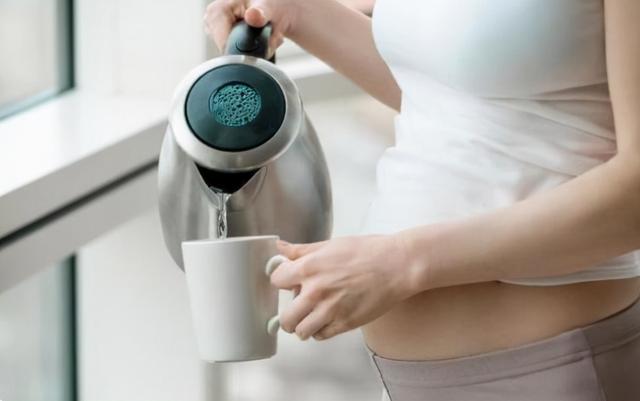 长期喝“电热水壶”烧水，对身体真的好吗？现在改掉或许还来得及