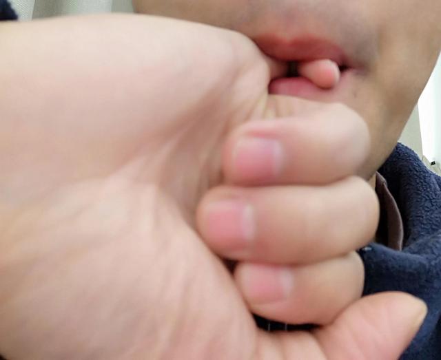 怎么用手指吹口哨教学（流氓口哨怎么吹的）