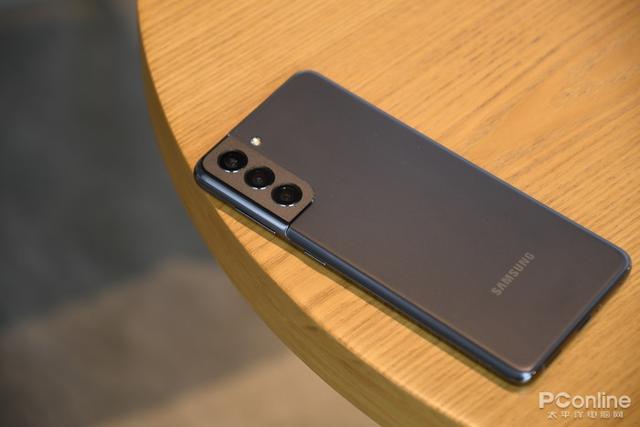 曲屏手机用腻了，快来考虑一下这些直屏好物吧