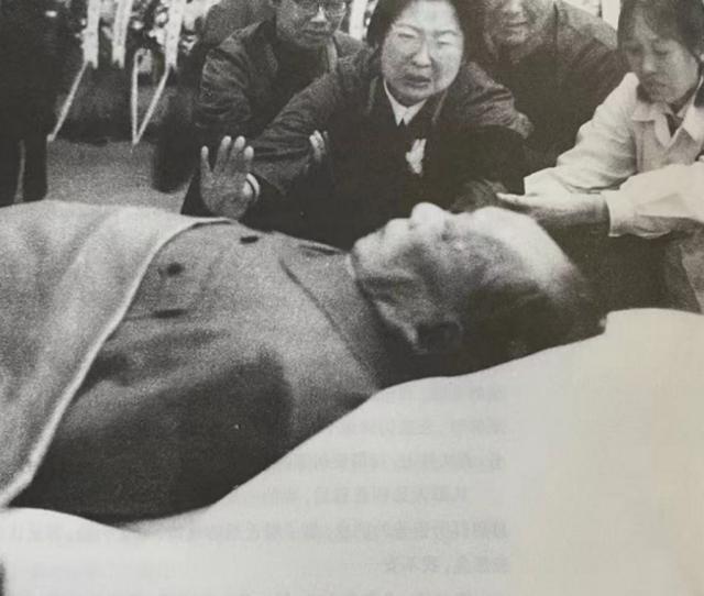 1979年贺子珍当选全国政协委员，她提出三个请求，中央批复：同意