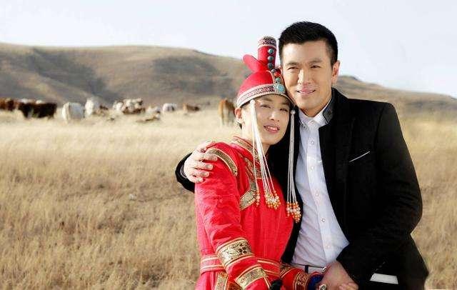 黄圣依和杨子认识比较早,当年的解约官司,是杨子一路陪着打完的,开始