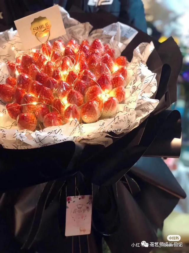 草莓花束图片大全(草莓做花束搭配图片)