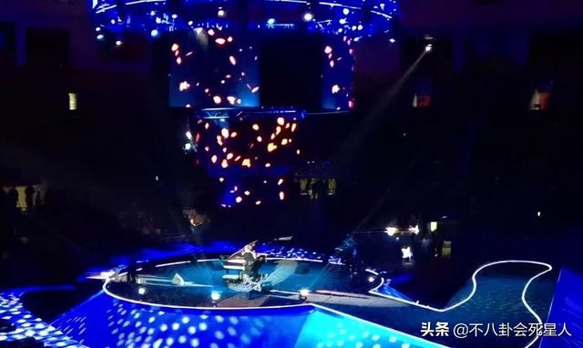 王力宏李云迪春晚:李云迪嫖娼被抓，王力宏粉丝称“恶人终有报应”，他当年做啥了