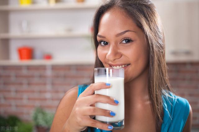老年人增加奶制品减少骨折风险？牛奶这么吃更舒服