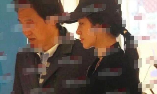 传杨采钰嫁陈金飞:杨采钰陈金飞领证结婚是真的吗杨采钰陈金飞领证结婚具体什么情况