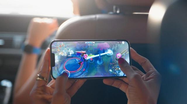 苹果出狠招！iPhone13发布即疯狂大降价，国产手机没法玩了