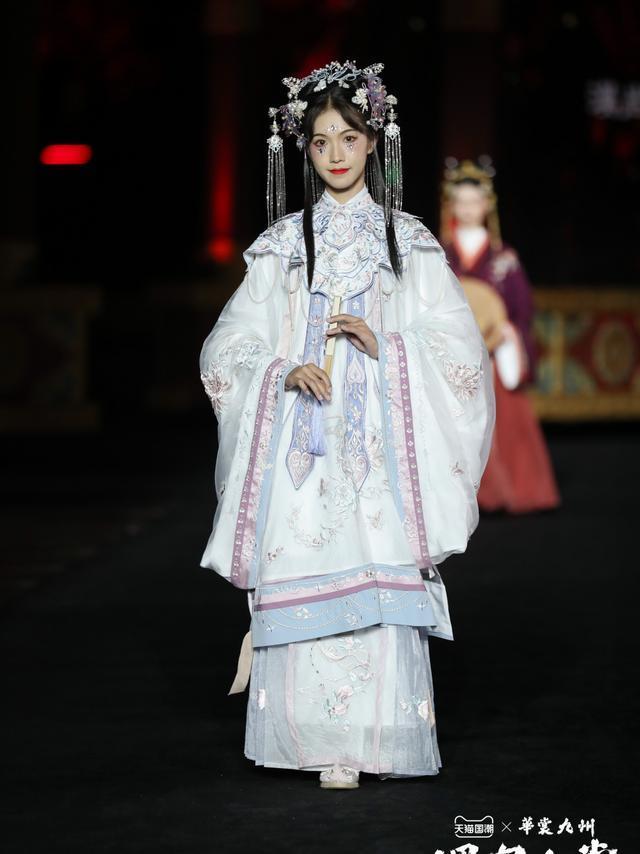 明华堂汉服（为什么明华堂汉服那么贵）