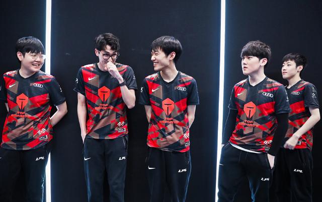LOL全球战队榜更新，FPX登顶RNG力压EDG，TES蹿升到第六名