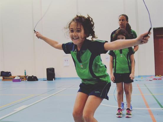 坚持跳绳的孩子，会长高一点吗？