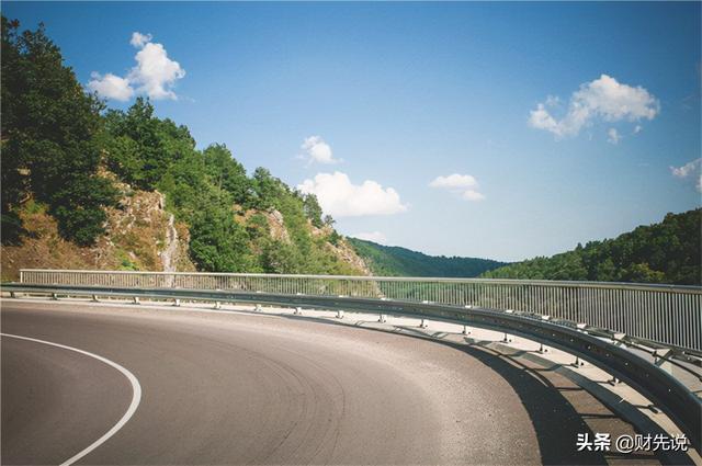高速公路一年收费4566亿，却还亏掉7478亿，钱都花哪去了？