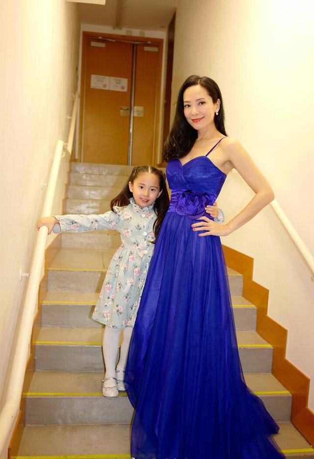 当红女星郭羡妮：嫁普通的河南小丈夫，给农村公婆买房