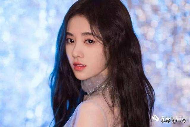 歌手鞠婧祎简历(歌手鞠婧祎写真照片)