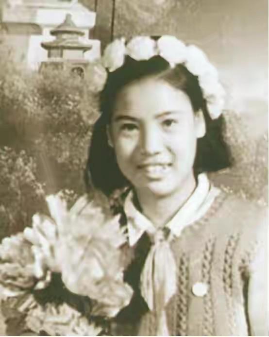 毛岸青扫墓遇大雨，邵华劝他改日再去，毛岸青：我盼这一天很久了