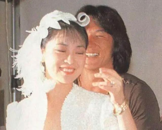 割腕自杀、告母入狱，成龙女儿这是反击报复还是无限作妖？