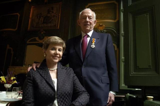 绝命毒师现实版，一个家族如何用“药物”摧毁美国250年的基业？