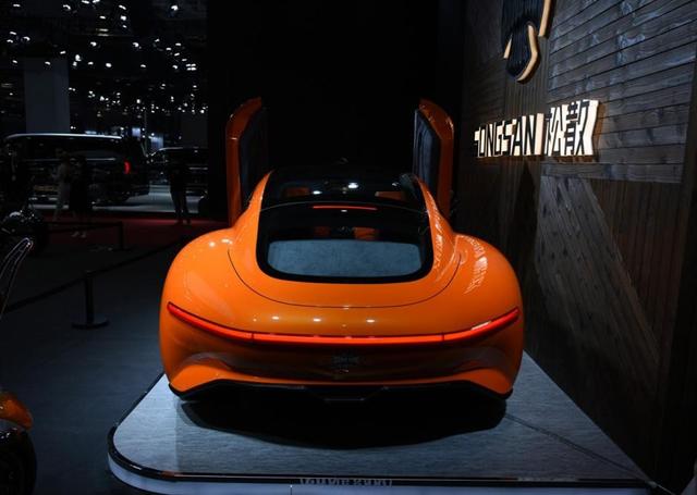 松散机车整了一台“保时捷”，续航可达800km，3.8S即可破百