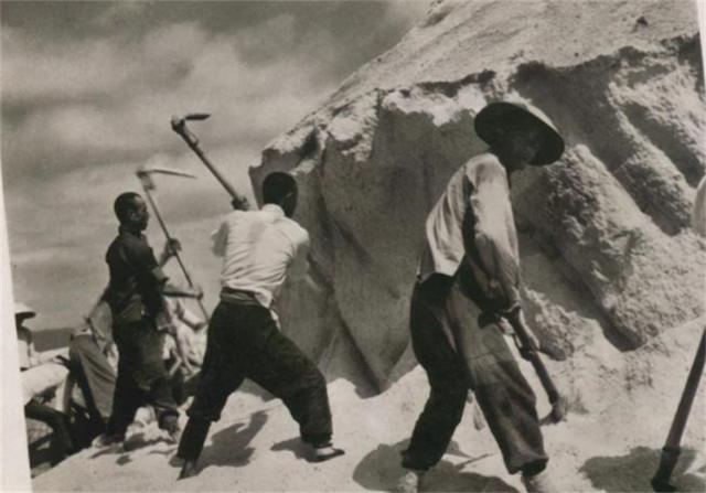 1949年，美国领事馆人员殴打中国雇员，毛主席知道后如何处理？