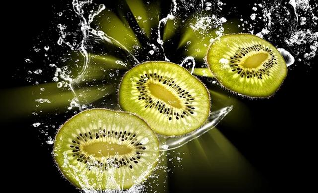 猕猴桃有助改善免疫，防便秘，哪种颜色营养更好？