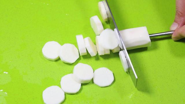 宝宝补铁辅食，吃猪肝就错了，不加一滴水的小蛋糕，出锅就吃光了