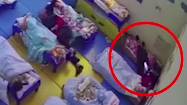 孩子午睡时被老师捆胶带固定！警方通报来了