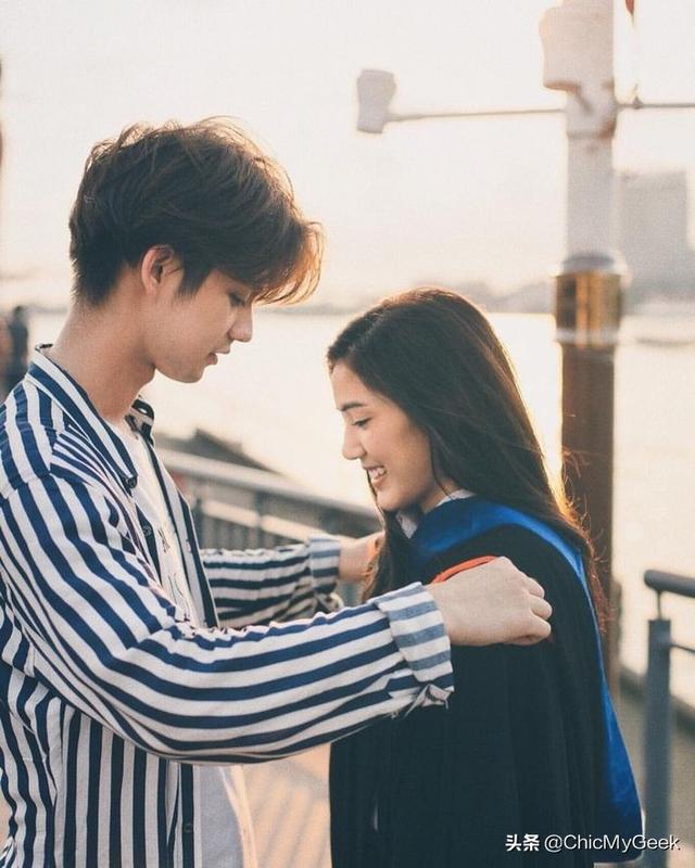 气,两人在bright尚未走红时便在一起,bright亦从没有遮掩  自己有女友