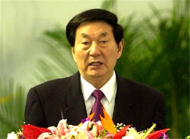 中国入世谈判中，朱镕基一拍桌子：龙永图，你不要再递条子了