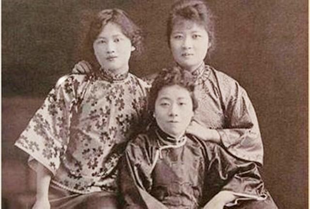 宋氏三姐妹最后的晚餐：定制一六斤大月饼，全家小心维护大姐戒令