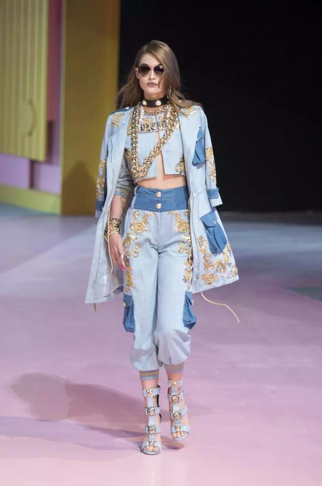 牛仔衣服怎么画(牛仔裤手绘服装效果图)