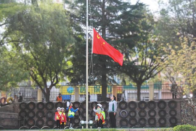 “守护天使乐趣童蒙”携手指导教官带孩子们学习更多安全小知识