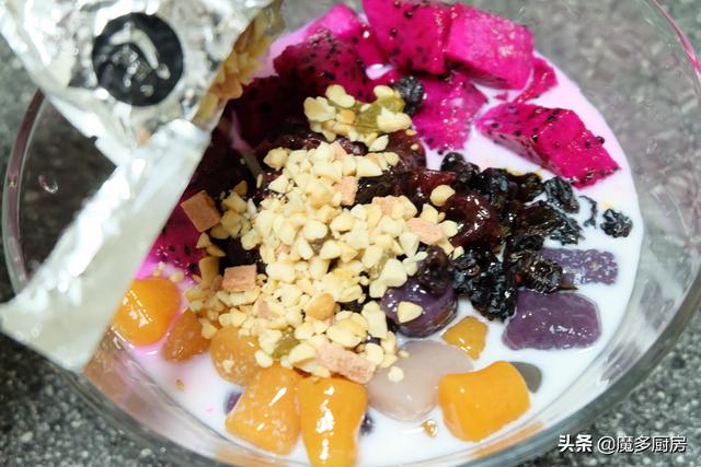 女儿要吃冰粉，妈妈第一次动手做，没想到这么简单，太好吃了