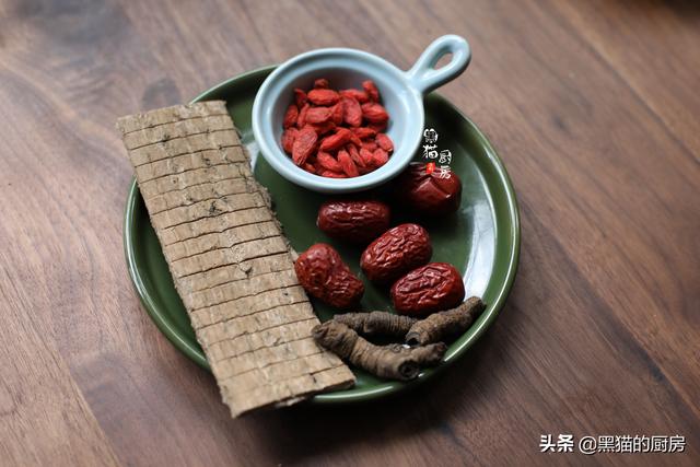 90岁奶奶常买猪腰炖汤，天冷也不担心，腰腿利索身体很不错