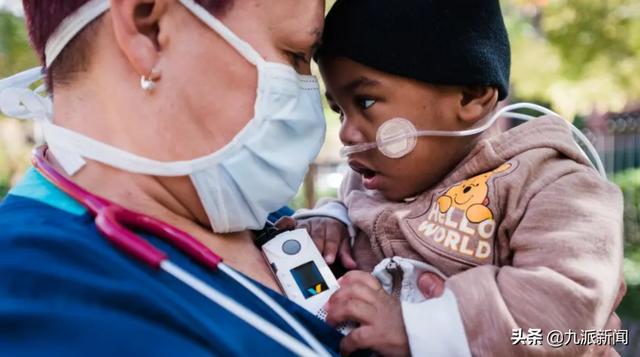 美国一男婴刷新最早早产儿世界纪录 提前132天出生 出生仅420克