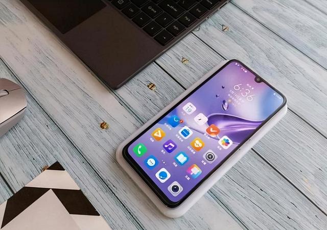 华人科学家取得技术突破，屏幕有望迎来革新，手机再也不怕摔