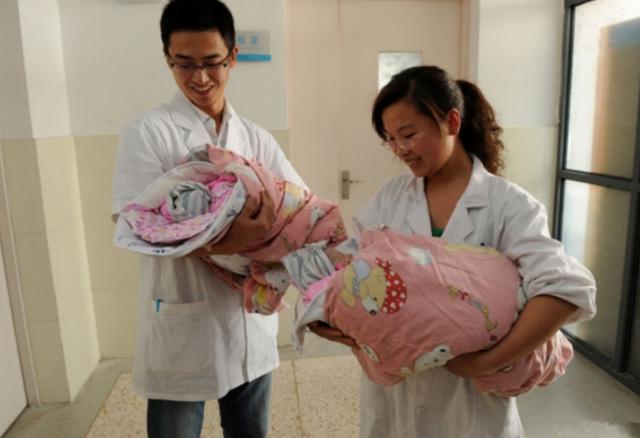 “女儿奴”越来越多，夫妻不再追求“养儿防老”，这一变化是为何