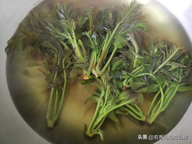 香椿炒鸡蛋的家常做法