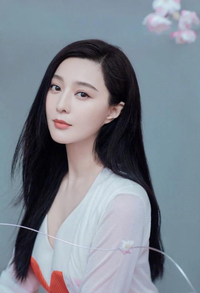 彼时的范冰冰,虽然成立了工作室,也靠着一些作品赚了钱,但名声和口碑