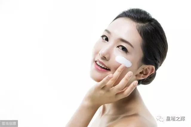 女人出门忙尽量化淡妆，教你正确化妆步骤，效果快又好看