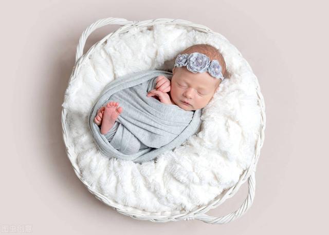 婴儿襁褓正确包法（新生儿如何裹襁褓）