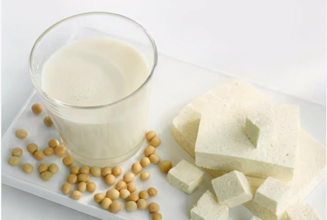 补钙吃钙片却没啥用？医生告诉你正确的补钙方法