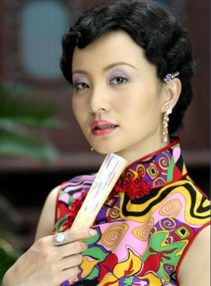 大陶红:51岁陶红晒近照！超大珍珠戒指吸晴，婚姻状况成谜，疑单身至今