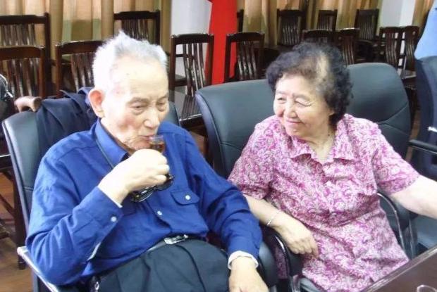 “酒界泰斗”秦含章2019年仙逝，享年112岁！长寿秘诀和酒有关？