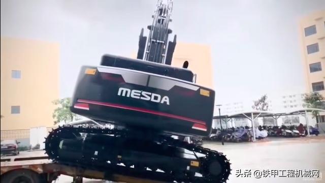 破碎机破碎挖掘机