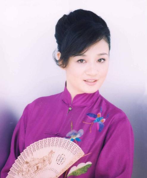 演员伍宇娟:“最美袁紫衣”伍宇娟：前男友跳楼后，她做了20年单亲妈妈