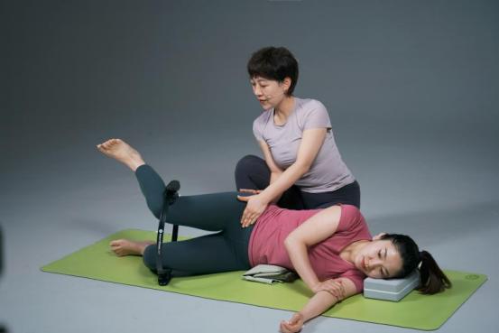 为什么现在的孕妇爱练瑜伽？防止身材变形还助生产，谁会不愿意学