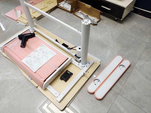 站坐交替，一张可伴孩子到18岁的书桌，乐歌儿童学习桌漫画家体验