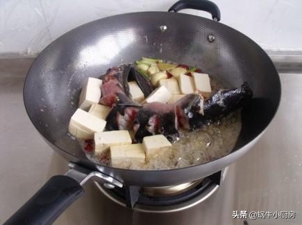 鲶鱼炖豆腐