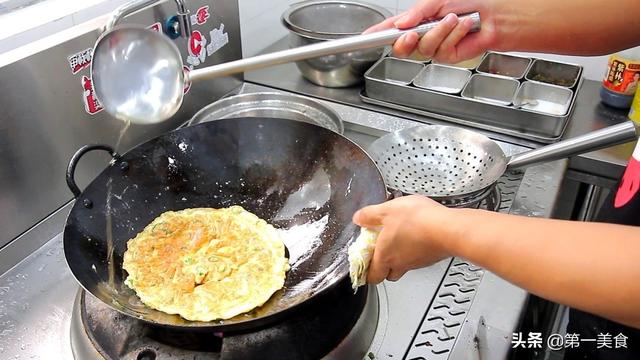 廚師長教你做尖椒跑蛋，雞蛋裹在尖椒上，不鬆散不夾生 美食頻道 第9张
